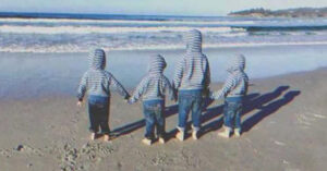 Read more about the article A family with only one child adopts triplets, and the boy takes them to the sea every day to wait for their parents.