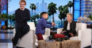 Read more about the article An 8-year-old boy singing an Ed Sheeran song for Ellen has no idea that Ed Sheeran is right behind him