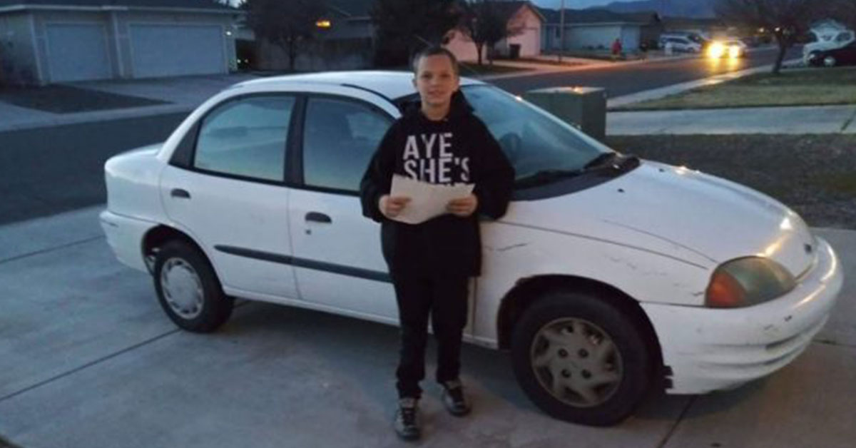 Read more about the article 13-year-old did yard work and sold his Xbox to help pay for a car for his single mother.